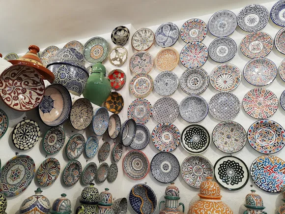 Harnile pottery shop storefront